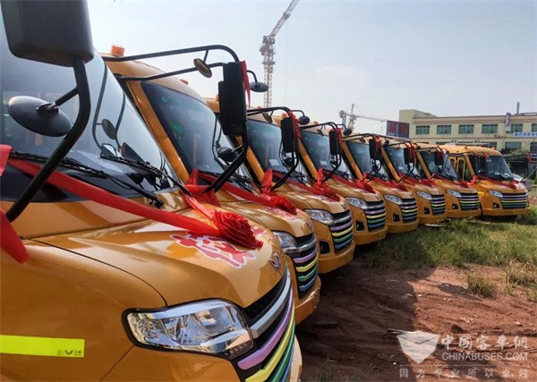 開學(xué)季，五菱校車又開啟一波全新守護(hù)！