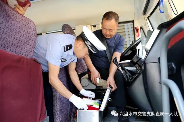 六盤水交警開展2021年“今冬明春”校車聯合安全整治行動 六盤水交警開展2021年“今冬明春”校車聯合安全整治行動