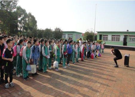 保障校車安全尊重孩子生命!昌圖縣十八家子鎮中心小學舉行校車安全逃生演練活動 保障校車安全尊重孩子生命!昌圖縣十八家子鎮中心小學舉行校車安全逃生演練活動