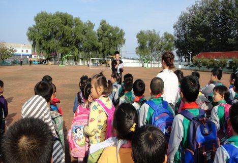 保障校車安全尊重孩子生命!昌圖縣十八家子鎮中心小學舉行校車安全逃生演練活動 保障校車安全尊重孩子生命!昌圖縣十八家子鎮中心小學舉行校車安全逃生演練活動