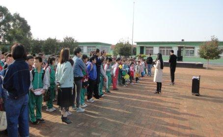 保障校車安全尊重孩子生命!昌圖縣十八家子鎮中心小學舉行校車安全逃生演練活動 保障校車安全尊重孩子生命!昌圖縣十八家子鎮中心小學舉行校車安全逃生演練活動