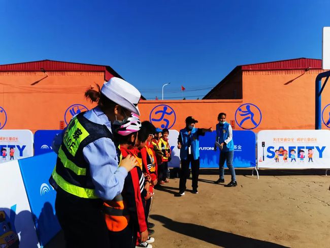 美麗鄉(xiāng)村行 | 關(guān)注交通安全 呵護(hù)兒童成長(zhǎng) 保定公安交警攜手壹基金舉辦兒童交通安全公益行活動(dòng)！