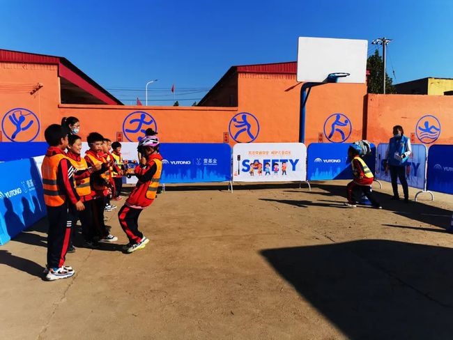 美麗鄉(xiāng)村行 | 關(guān)注交通安全 呵護(hù)兒童成長(zhǎng) 保定公安交警攜手壹基金舉辦兒童交通安全公益行活動(dòng)！