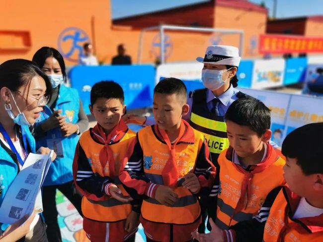 美麗鄉(xiāng)村行 | 關(guān)注交通安全 呵護(hù)兒童成長(zhǎng) 保定公安交警攜手壹基金舉辦兒童交通安全公益行活動(dòng)！