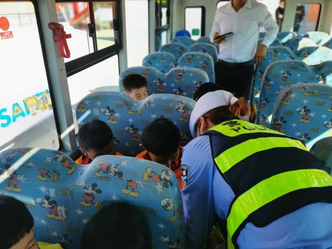 美麗鄉(xiāng)村行 | 關(guān)注交通安全 呵護(hù)兒童成長(zhǎng) 保定公安交警攜手壹基金舉辦兒童交通安全公益行活動(dòng)！