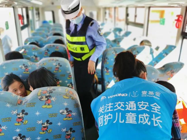 美麗鄉(xiāng)村行 | 關(guān)注交通安全 呵護(hù)兒童成長(zhǎng) 保定公安交警攜手壹基金舉辦兒童交通安全公益行活動(dòng)！