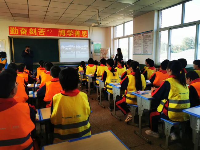 美麗鄉(xiāng)村行 | 關(guān)注交通安全 呵護(hù)兒童成長(zhǎng) 保定公安交警攜手壹基金舉辦兒童交通安全公益行活動(dòng)！