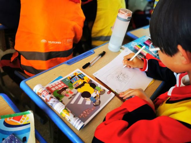 美麗鄉(xiāng)村行 | 關(guān)注交通安全 呵護(hù)兒童成長(zhǎng) 保定公安交警攜手壹基金舉辦兒童交通安全公益行活動(dòng)！