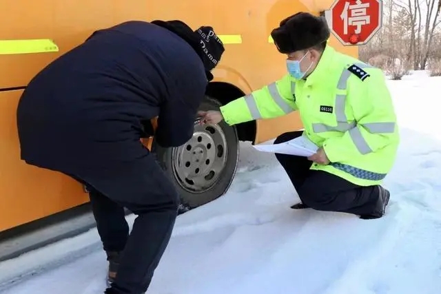 逐一檢查校車安全！大慶市倆單位聯合開展校車“體檢”
