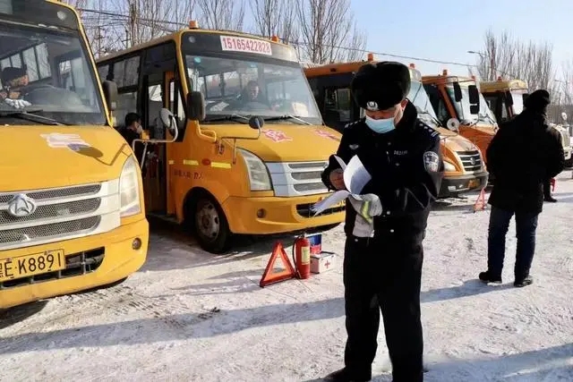 逐一檢查校車安全！大慶市倆單位聯合開展校車“體檢”