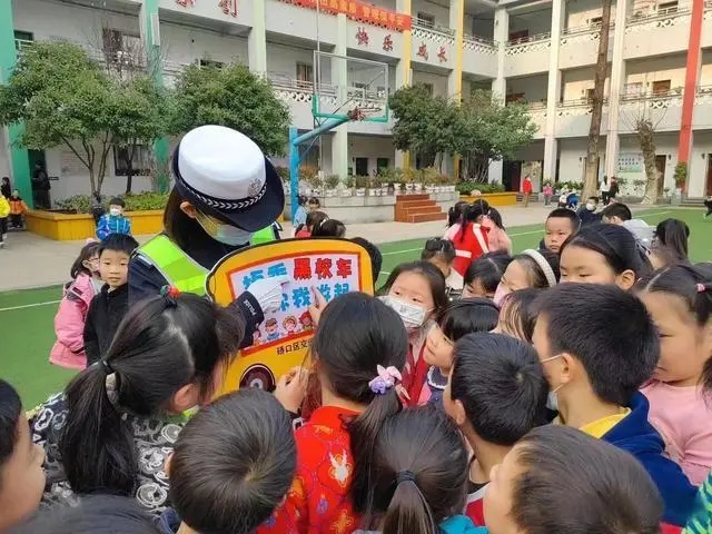 入企業，進學校 武漢交警多維度開展校車大治理