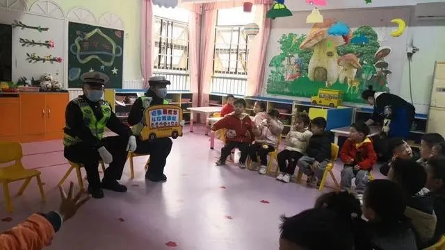 入企業，進學校 武漢交警多維度開展校車大治理