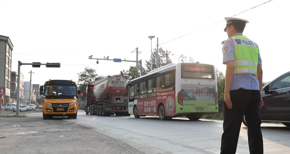 寧遠：校車安全無小事 筑牢學生交通安全線