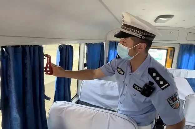 安全生產月 | 大慶交警聯合教育局開展校車安全突擊檢查及宣傳教育活動