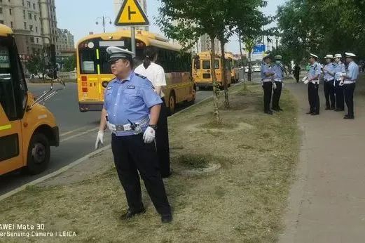 安全生產月 | 大慶交警聯合教育局開展校車安全突擊檢查及宣傳教育活動