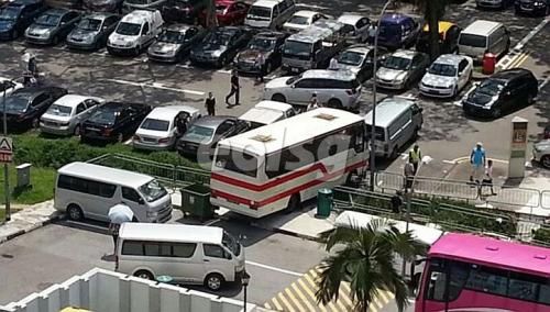 新加坡幼兒園校車失控連撞三車 九名兒童脫險 新加坡幼兒園校車失控連撞三車 九名兒童脫險