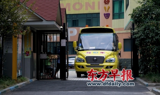 校車全面升級 部分學(xué)校棄用 校車全面升級 部分學(xué)校棄用