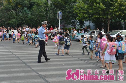 護衛天使責任重 護校安園保安全 護衛天使責任重 護校安園保安全