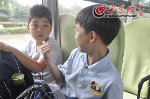 國際無車日探班青島專業校車 家長學生都夸好