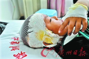 泥頭車校車相撞 10學生死傷