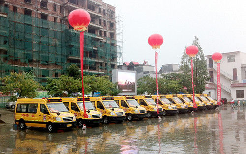 匯聚社會力量 留守兒童學校組建海格愛心校車公司 匯聚社會力量 留守兒童學校組建海格愛心校車公司