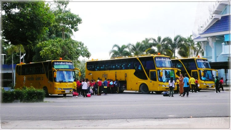 堪比裝甲車 盤點(diǎn)國外“最牛”的校車