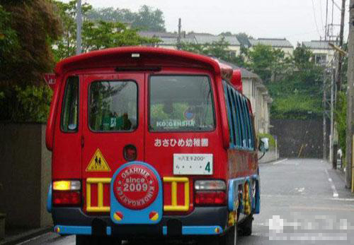 堪比裝甲車 盤點(diǎn)國外“最牛”的校車