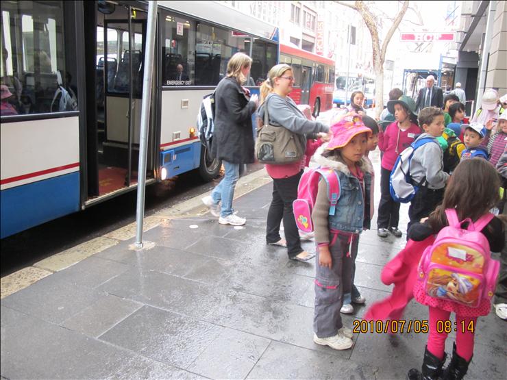 堪比裝甲車 盤點(diǎn)國外“最牛”的校車