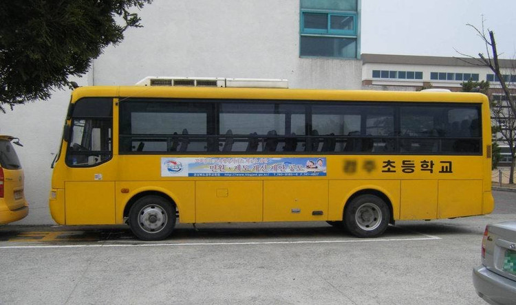 堪比裝甲車 盤點(diǎn)國外“最牛”的校車