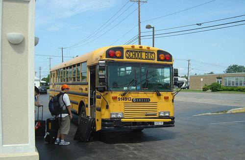 堪比裝甲車 盤點(diǎn)國外“最牛”的校車