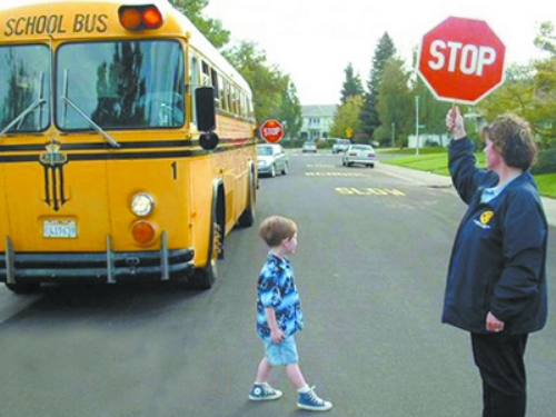 堪比裝甲車 盤點(diǎn)國外“最牛”的校車