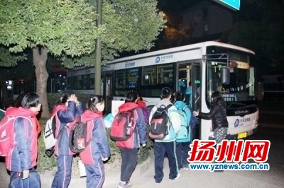 揚(yáng)州:城區(qū)首條公交化校車專線啟用 明年底市區(qū)有望全覆蓋 揚(yáng)州:城區(qū)首條公交化校車專線啟用 明年底市區(qū)有望全覆蓋