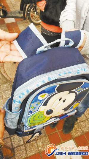 廈門：四齡童上了校車卻沒到幼兒園 保安報警找其父母