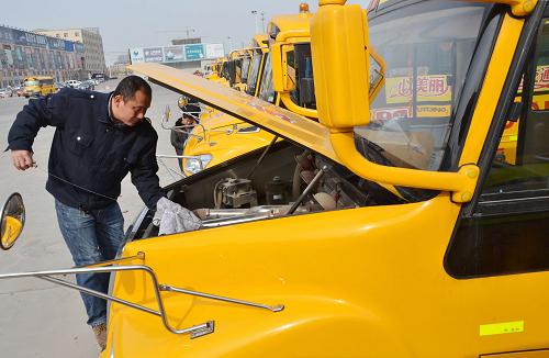 檢測(cè)校車保安全/ 檢測(cè)校車保安全