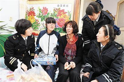 孩子們都稱她“媽媽”