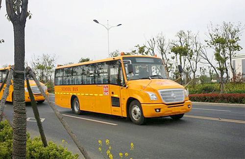 亞星“啟明星”校車開赴鹽城 亞星“啟明星”校車開赴鹽城