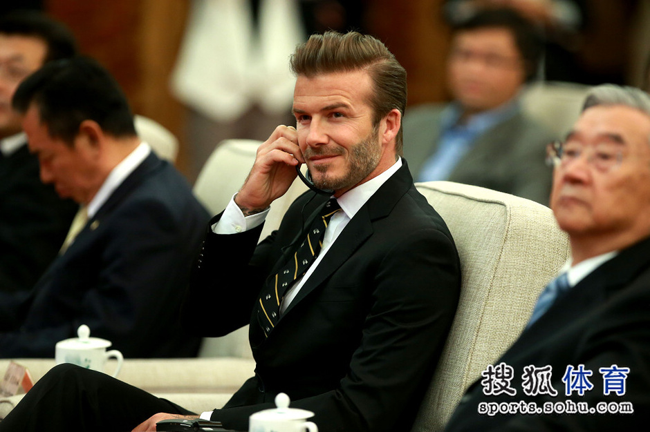 小貝力挺中國(guó)青少年足球 贈(zèng)送校車捐款近600萬(wàn)