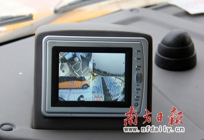 校車安裝有GPS系統和電子感應系統。