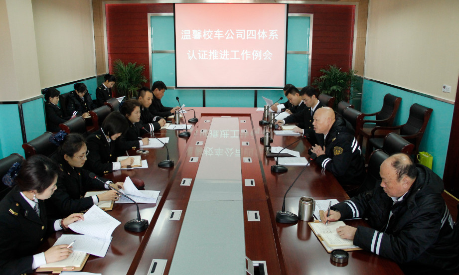 “大鼻子”校車標準化服務新起點 “大鼻子”校車標準化服務新起點