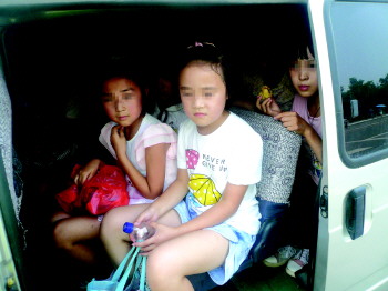 無證駕駛,幼兒園“校車”核載19人塞下26人 中國(guó)校車網(wǎng)