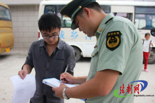 浙江寧波邊防支隊開展國慶前校車安全檢查活動