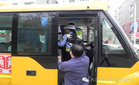九江縣校車(chē)安全大檢查/ 九江縣校車(chē)安全大檢查