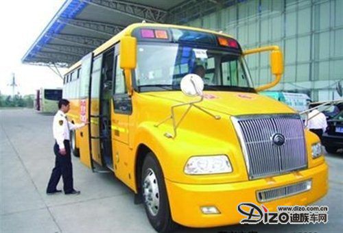 東莞規(guī)定校車司機(jī)無駕駛資格，校方處罰1至2萬元