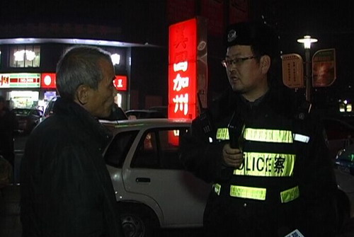 駕駛?cè)撕染平夥?開校車上路被查處 駕駛?cè)撕染平夥?開校車上路被查處