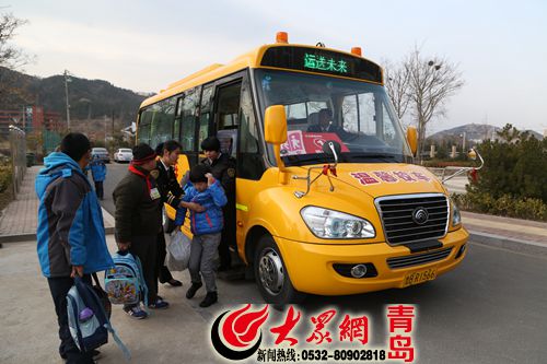 大鼻子校車進特教學校 22名特殊學生坐上校車 大鼻子校車進特教學校 22名特殊學生坐上校車