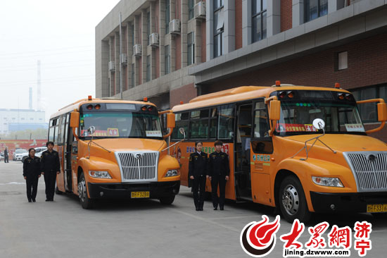 關(guān)注濟(jì)寧公安五項整治--確保校車安全出行/ 關(guān)注濟(jì)寧公安五項整治--確保校車安全出行