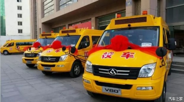 從一張被追尾的校車圖片再談校車安全/ 從一張被追尾的校車圖片再談校車安全