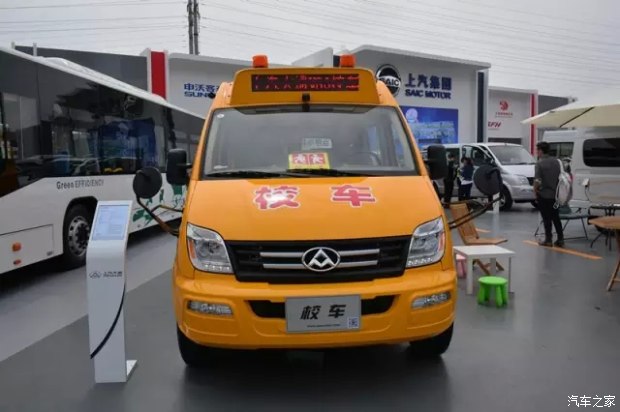 從一張被追尾的校車圖片再談校車安全/ 從一張被追尾的校車圖片再談校車安全