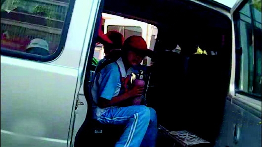 “黑校車”每人10元接送學生 被罰萬元