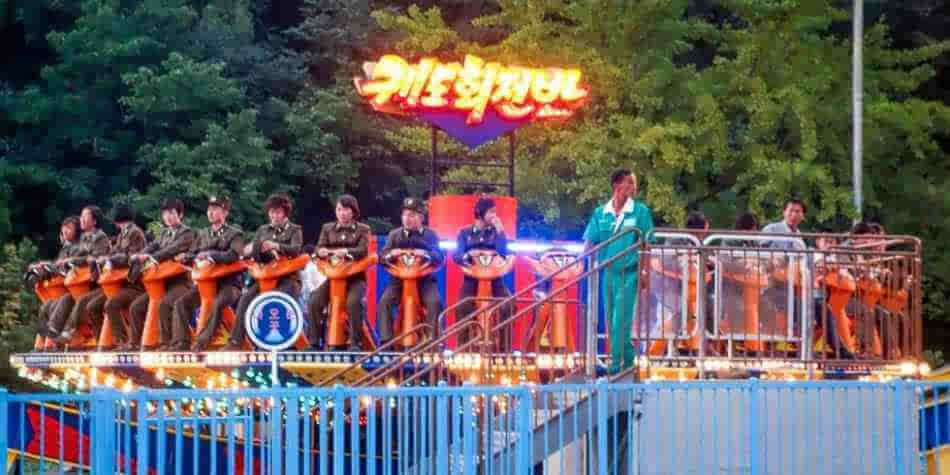 老外游朝鮮時拍的照片 校車畫面有點驚人